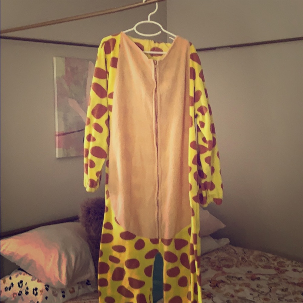 BRAND NEW GIRAFFE ONSIE